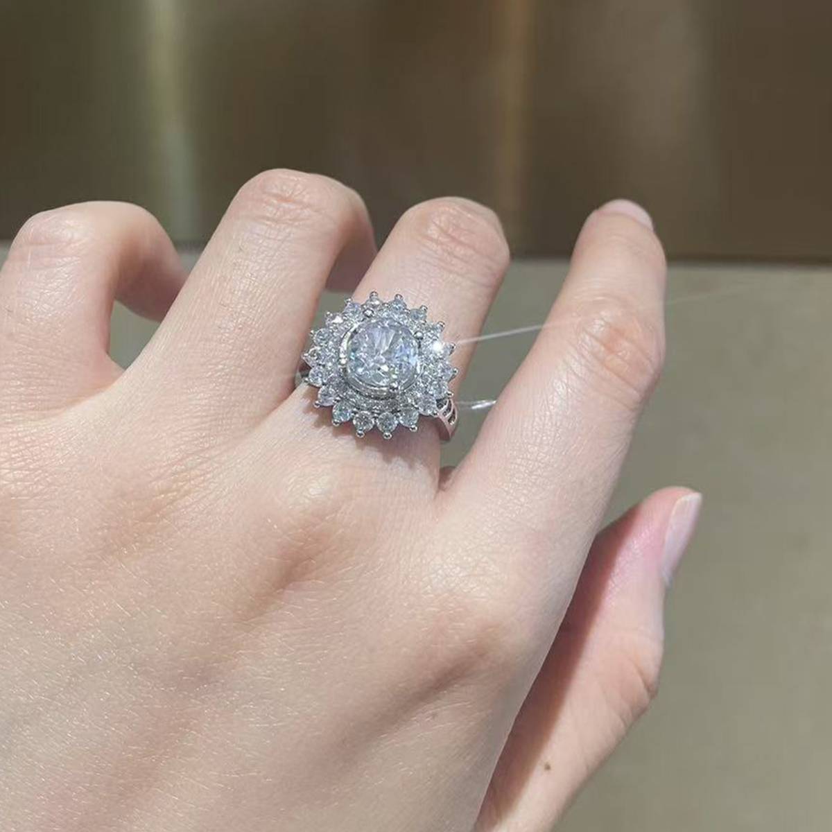 豪华满钻太阳花女戒S925银镀白金定制选款主石莫桑钻2.0ct/副石高碳钻